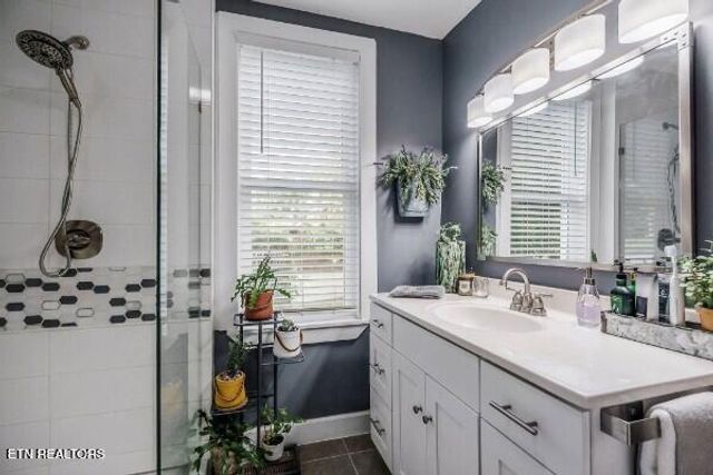 231 S Young St, Sparta, TN 38583