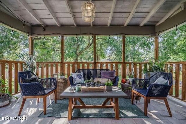 231 S Young St, Sparta, TN 38583