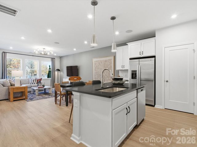 8418 Discovery Lane, Charlotte, NC 28216