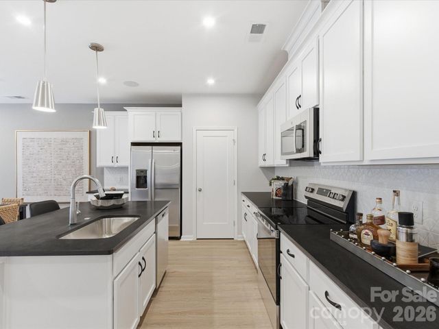 8418 Discovery Lane, Charlotte, NC 28216