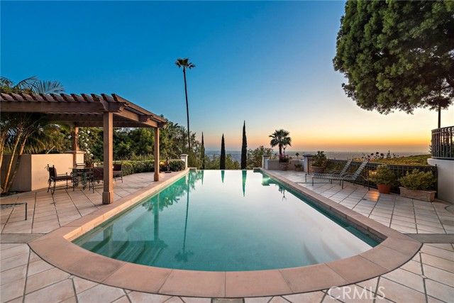 1875 La Cuesta, Tustin, CA 92705