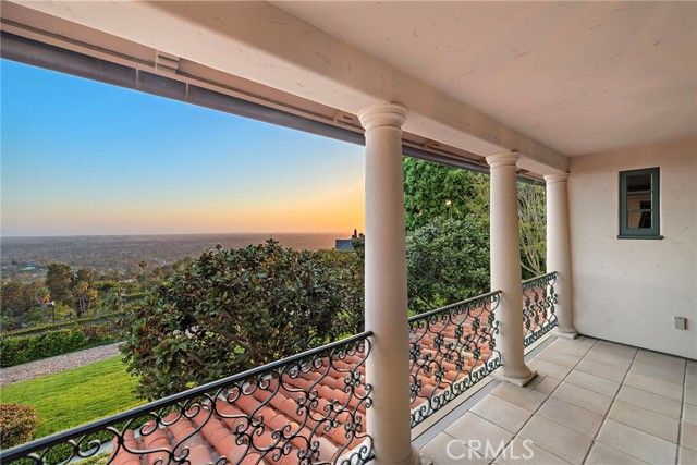 1875 La Cuesta, Tustin, CA 92705