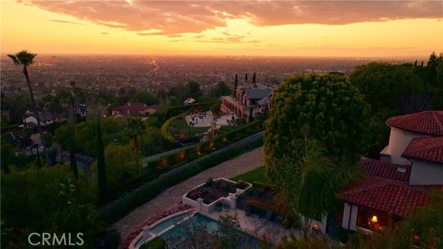 1875 La Cuesta, Tustin, CA 92705