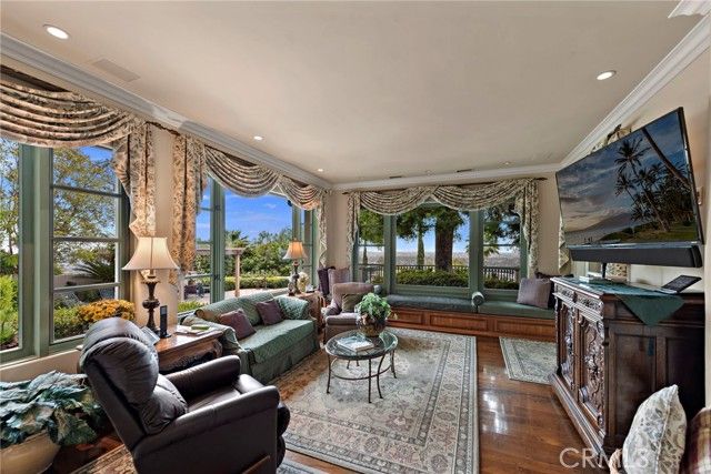 1875 La Cuesta, Tustin, CA 92705