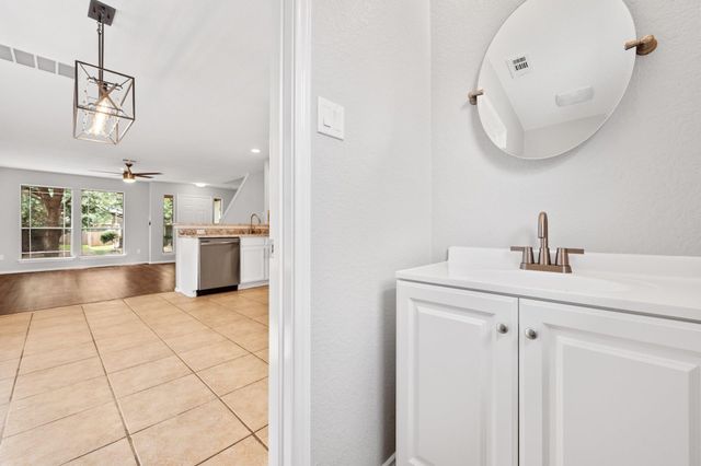 2304 Melissa Oaks LN, Austin, TX 78744