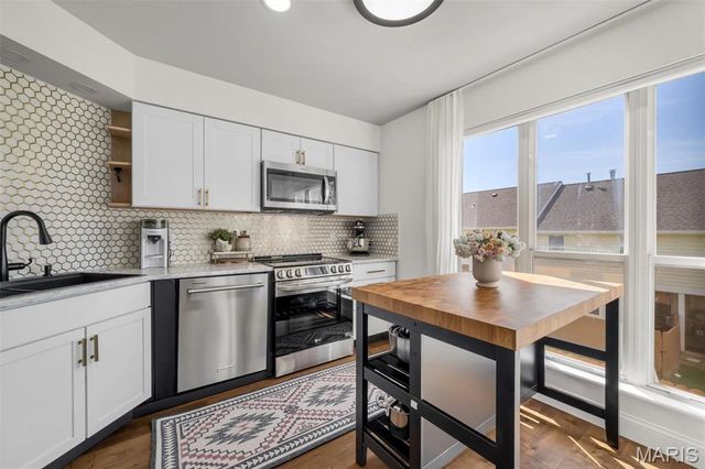 1407 Whispering Creek Drive, Ballwin, MO 63021