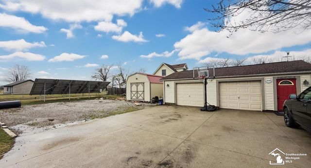 6964 S Huron River Drive, South Rockwood, MI 48179