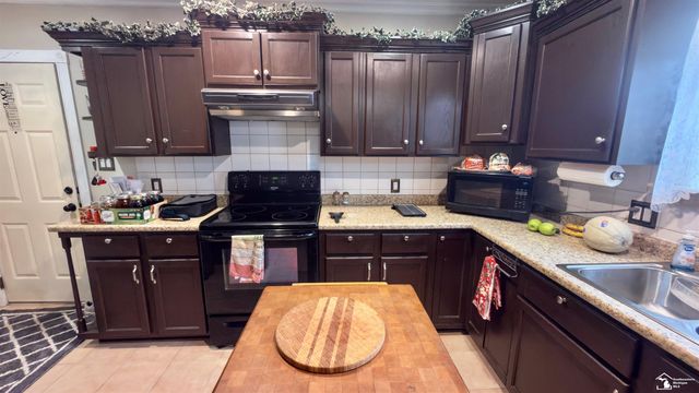 6964 S Huron River Drive, South Rockwood, MI 48179