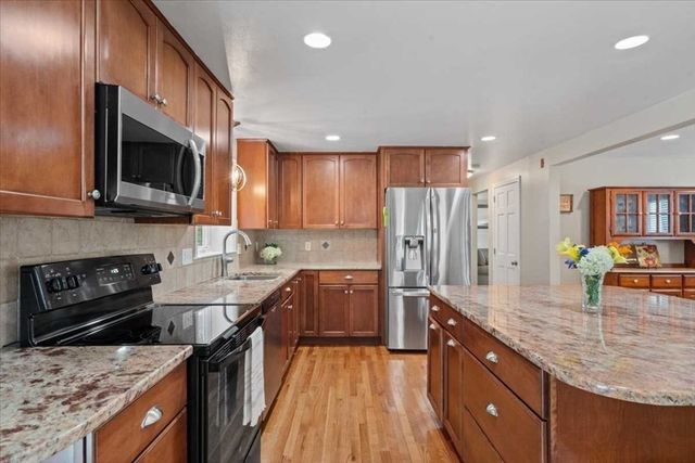 7 Caroline Dr, Milford, MA 01757