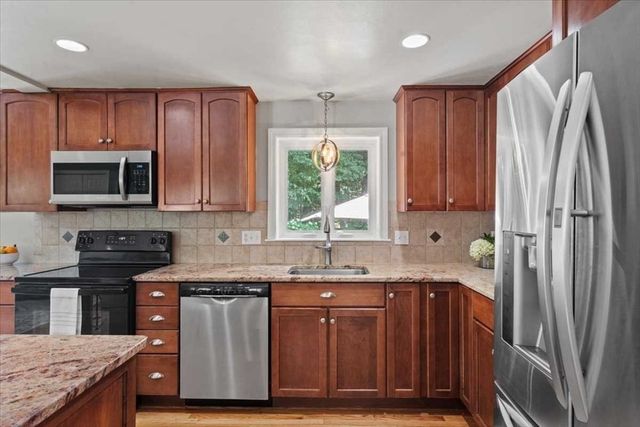 7 Caroline Dr, Milford, MA 01757