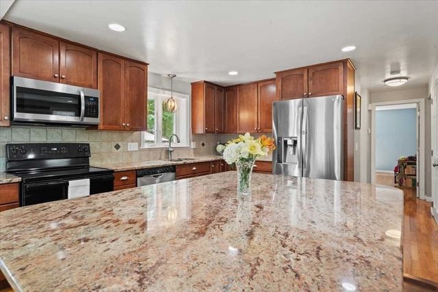 7 Caroline Dr, Milford, MA 01757