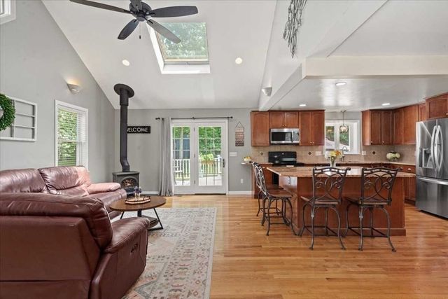 7 Caroline Dr, Milford, MA 01757
