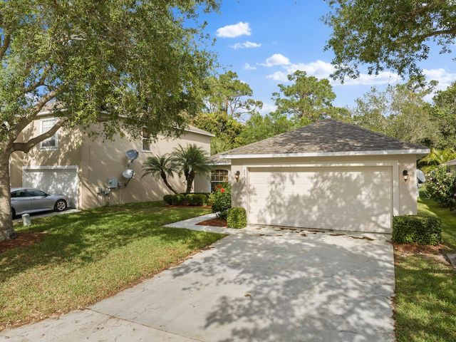 2575 12th Square SW, Vero Beach, FL 32968