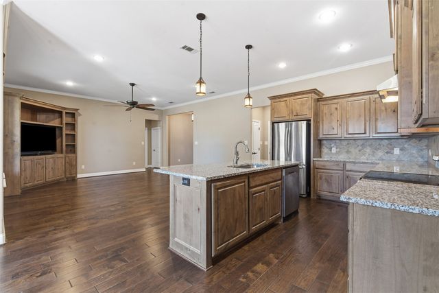 1617 Hawthorne Street, Cleburne, TX 76033