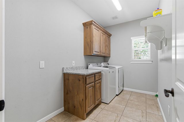 1617 Hawthorne Street, Cleburne, TX 76033