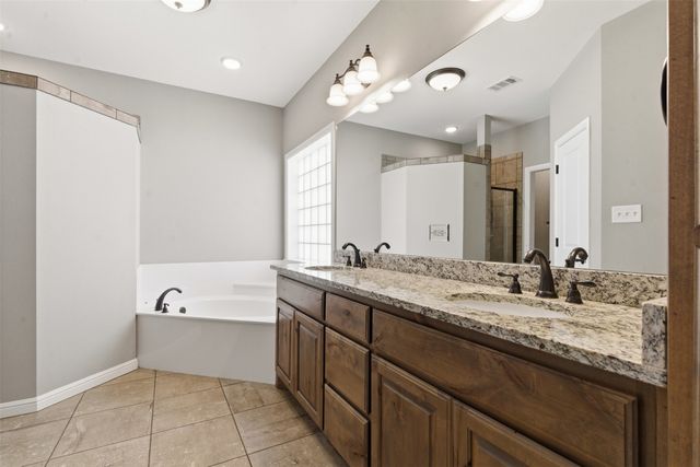 1617 Hawthorne Street, Cleburne, TX 76033