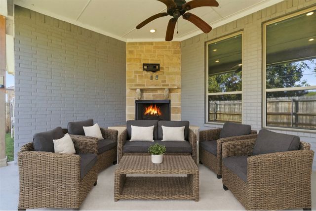 1617 Hawthorne Street, Cleburne, TX 76033