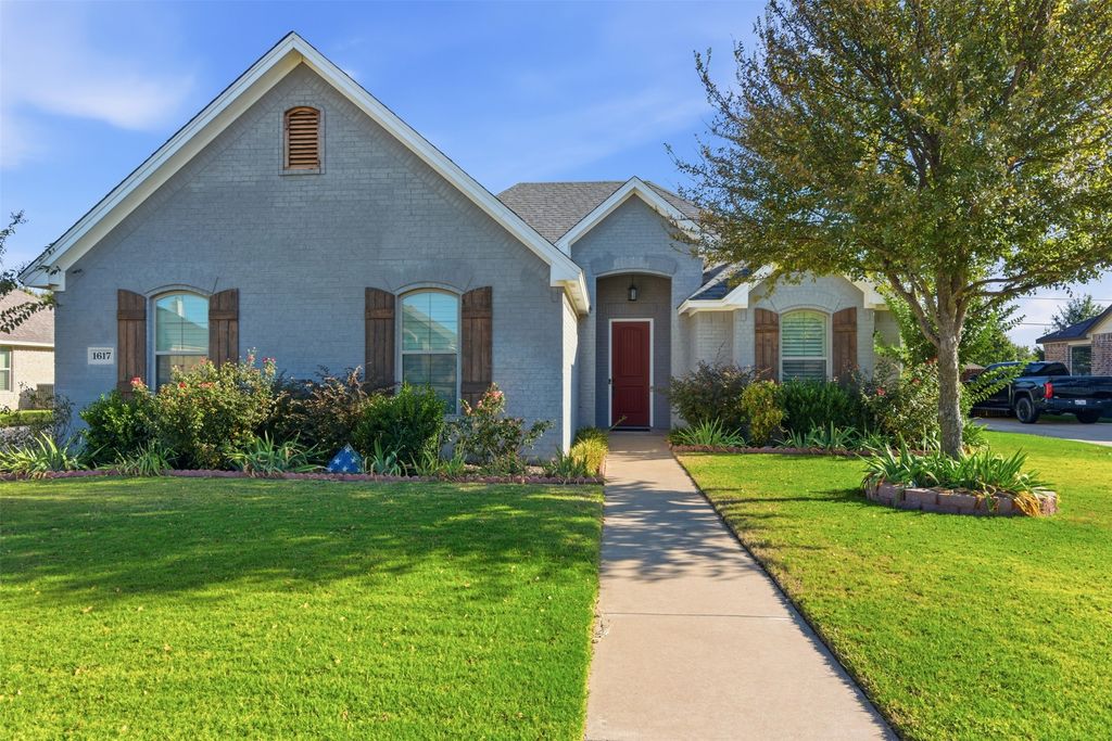 1617 Hawthorne Street, Cleburne, TX 76033