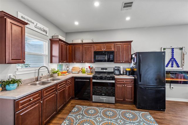 710 35th Street, Galveston, TX 77550