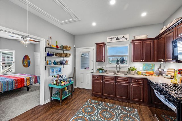 710 35th Street, Galveston, TX 77550