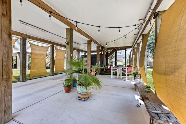 710 35th Street, Galveston, TX 77550
