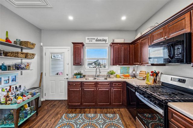 710 35th Street, Galveston, TX 77550