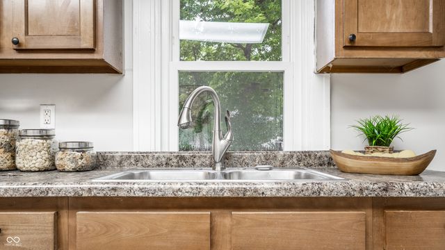 5540 Rockville Road, Indianapolis, IN 46224