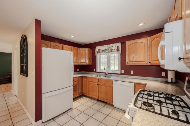 118 Harriman Hill Road, Raymond, NH 03077