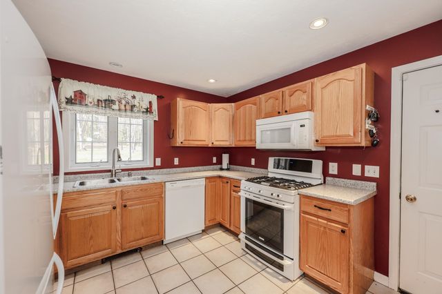 118 Harriman Hill Road, Raymond, NH 03077