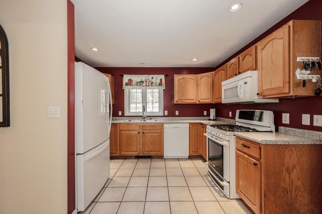 118 Harriman Hill Road, Raymond, NH 03077