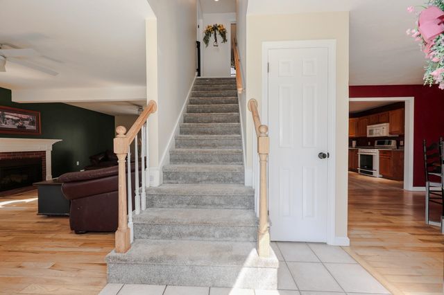 118 Harriman Hill Road, Raymond, NH 03077