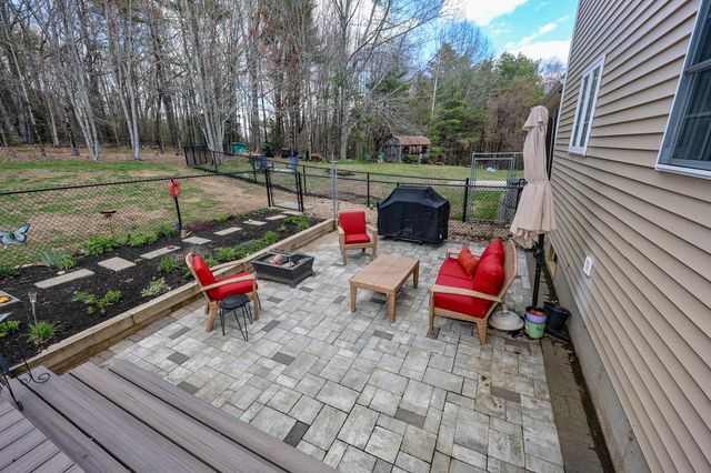 118 Harriman Hill Road, Raymond, NH 03077