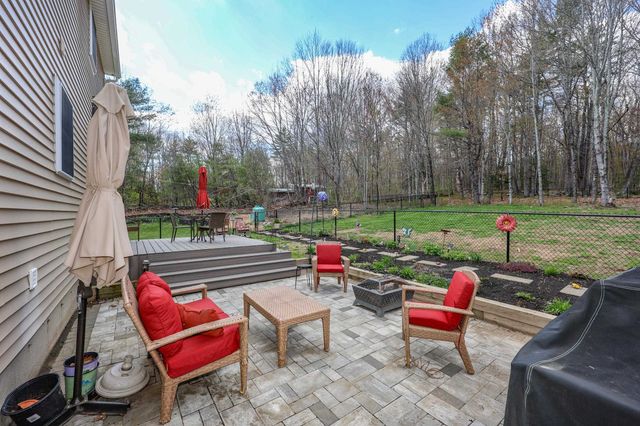 118 Harriman Hill Road, Raymond, NH 03077
