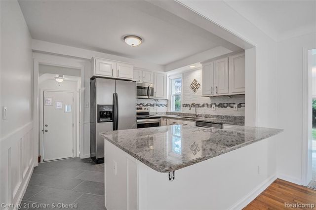 23828 Hollander Street, Dearborn, MI 48128