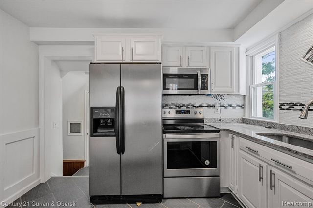 23828 Hollander Street, Dearborn, MI 48128
