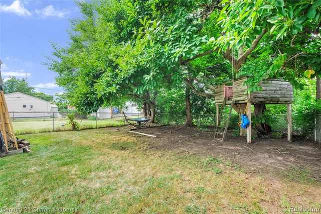 23828 Hollander Street, Dearborn, MI 48128
