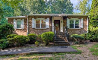 101 Shady Oak Court, Clemmons, NC 27012
