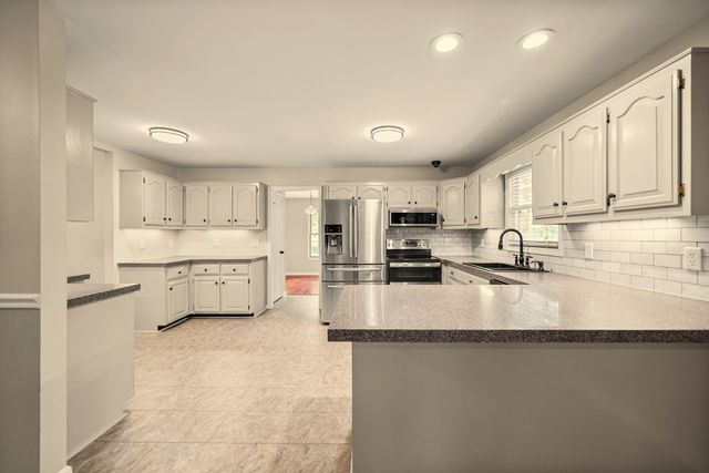748 Gholson Rd, Clarksville, TN 37043