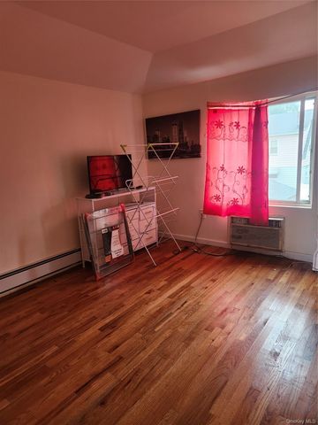 11623 196th Street 2nd Floor, Saint Albans, NY 11412