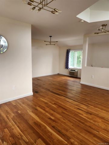 11623 196th Street 2nd Floor, Saint Albans, NY 11412
