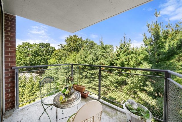 80 Park St 55, Brookline, MA 02446