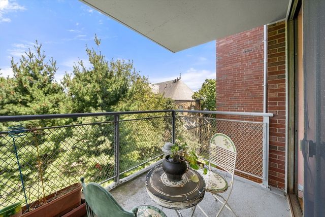 80 Park St 55, Brookline, MA 02446