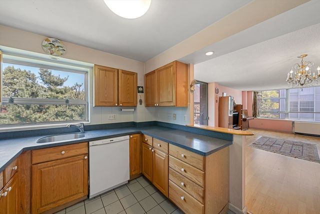 80 Park St 55, Brookline, MA 02446