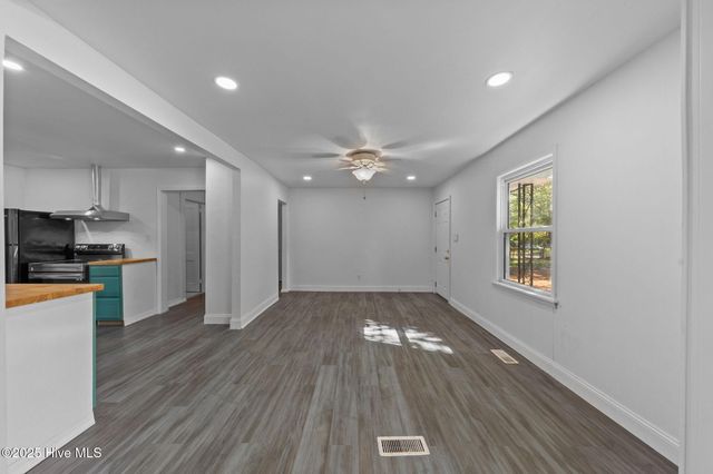 404 Seymour Street, Aberdeen, NC 28315