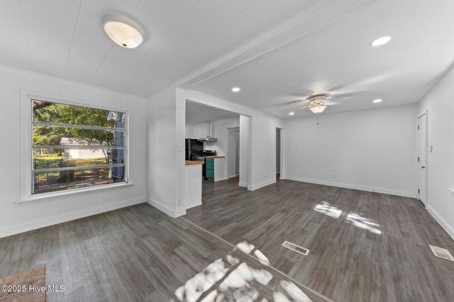 404 Seymour Street, Aberdeen, NC 28315