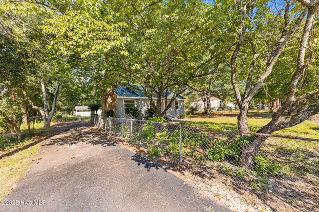 404 Seymour Street, Aberdeen, NC 28315