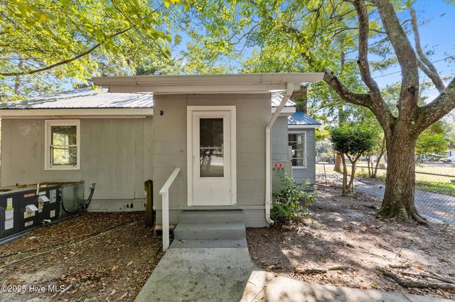 404 Seymour Street, Aberdeen, NC 28315