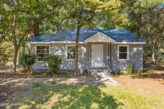 404 Seymour Street, Aberdeen, NC 28315