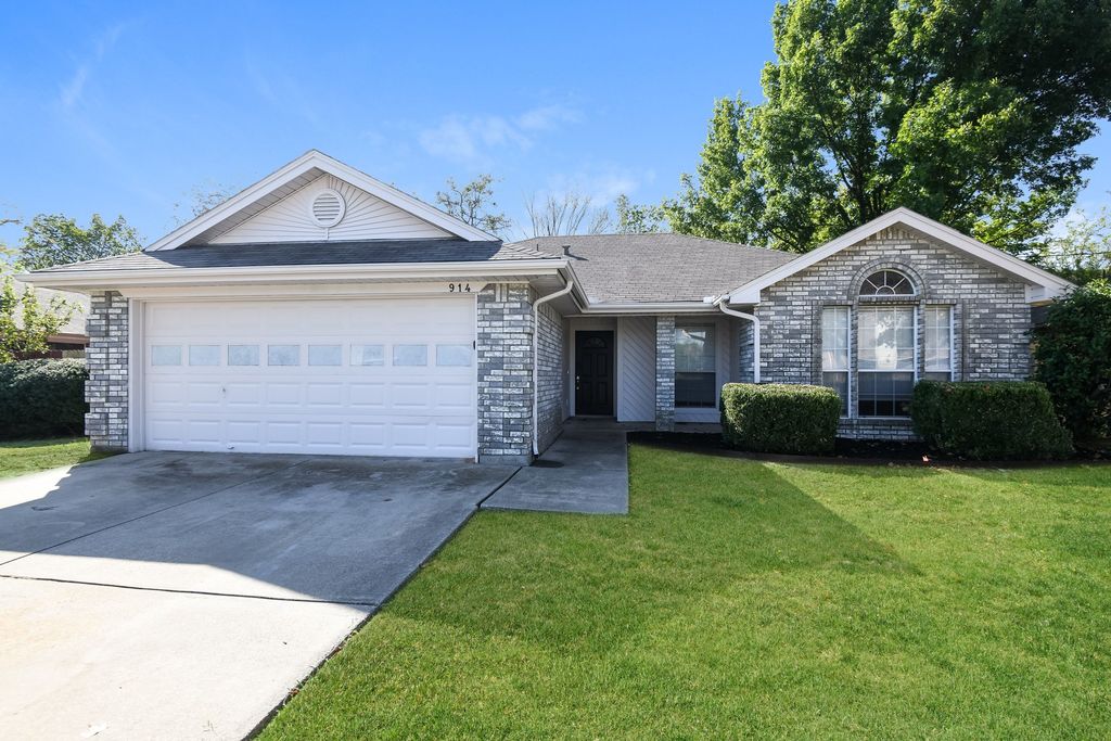 914 Pierce Arrow Drive, Arlington, TX 76001