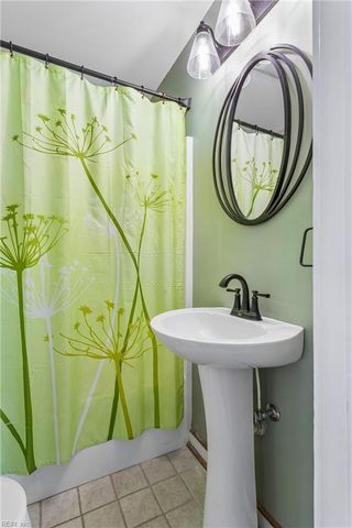 106 Dandy View LN, Yorktown, VA 23692